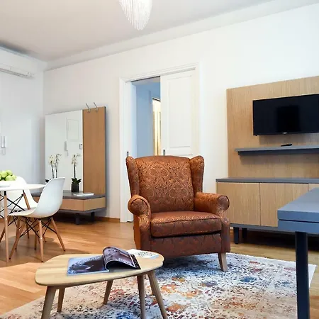 Apartment Centre Chic 2/4