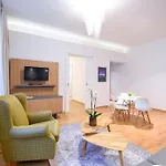 Apartamento Centre Chic 2/4 *