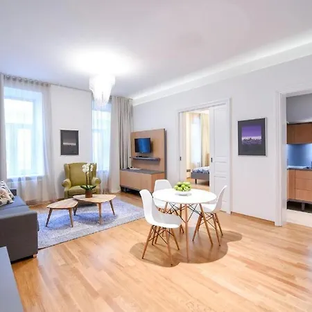 Apartament Centre Chic 2/4 *