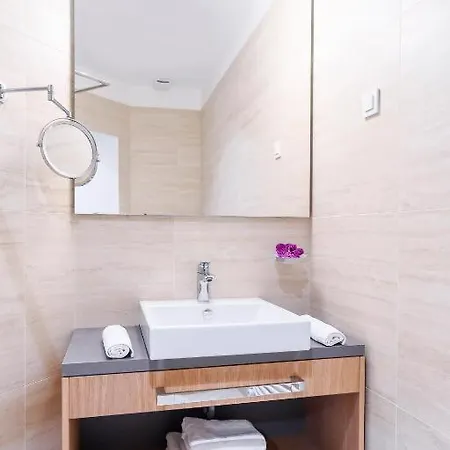 Centre Chic 2/4 Apartman *