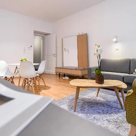 Centre Chic 2/4 Apartman
