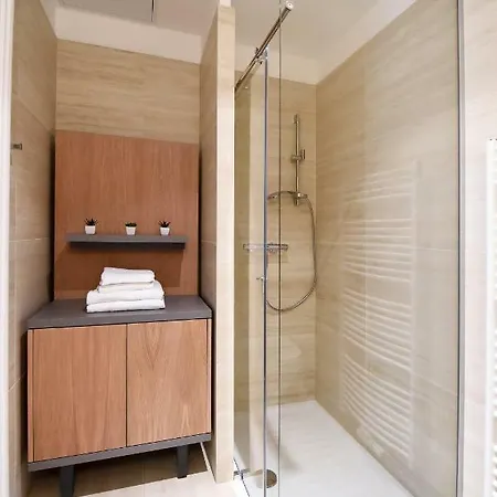 Centre Chic 2/4 * Laibach