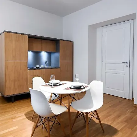 Apartament Centre Chic 2/4 *