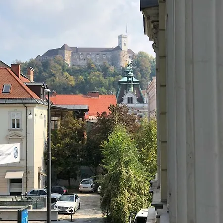 Apartment Centre Chic 2/4