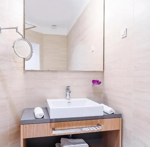 Centre Chic 2/4 Apartment *