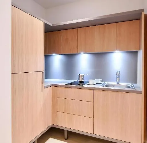 Апартаменты Centre Chic 2/4 *