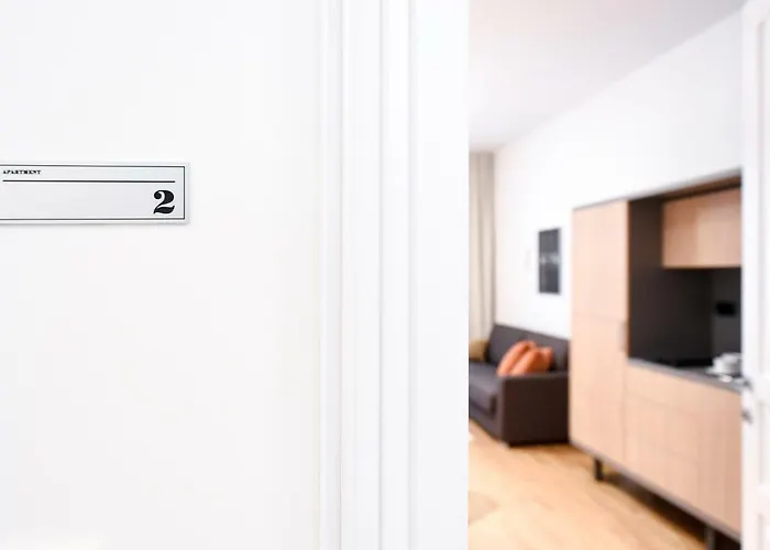 Апартаменты Centre Chic 2/4 *