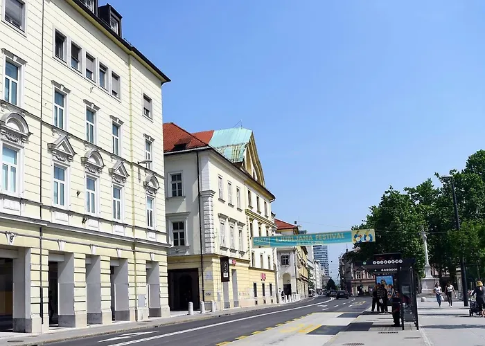 Centre Chic 2/4 Apartment *