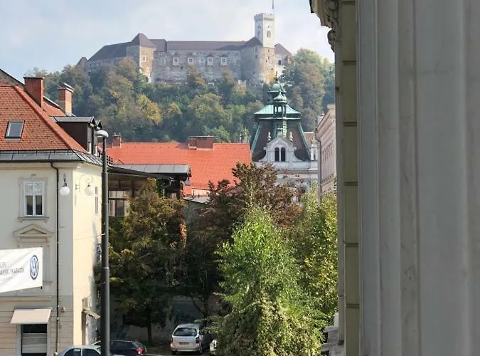 Апартаменты Centre Chic 2/4