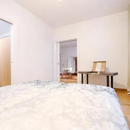 Centre Chic 2/4 Apartman Ljubljana