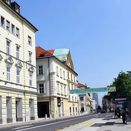 Centre Chic 2/4 Apartman *